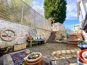 Courtyard- click for photo gallery